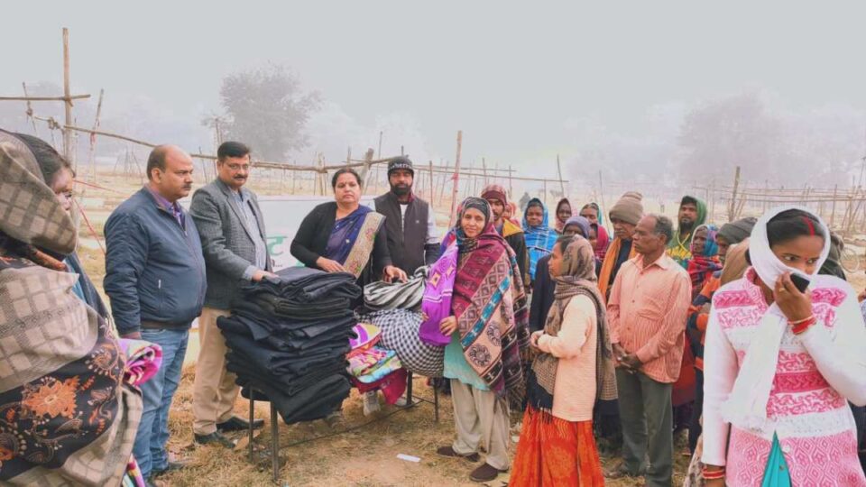 Ranchi : स्व. पूर्णचंद गुप्त की जयंती के अवसर पर नामकुम बाजार के गरीबों व असहायों महिला-पुरूष के बीच कंबल वितरण कार्यक्रम किया गया….. | Vananchal 24TV Live