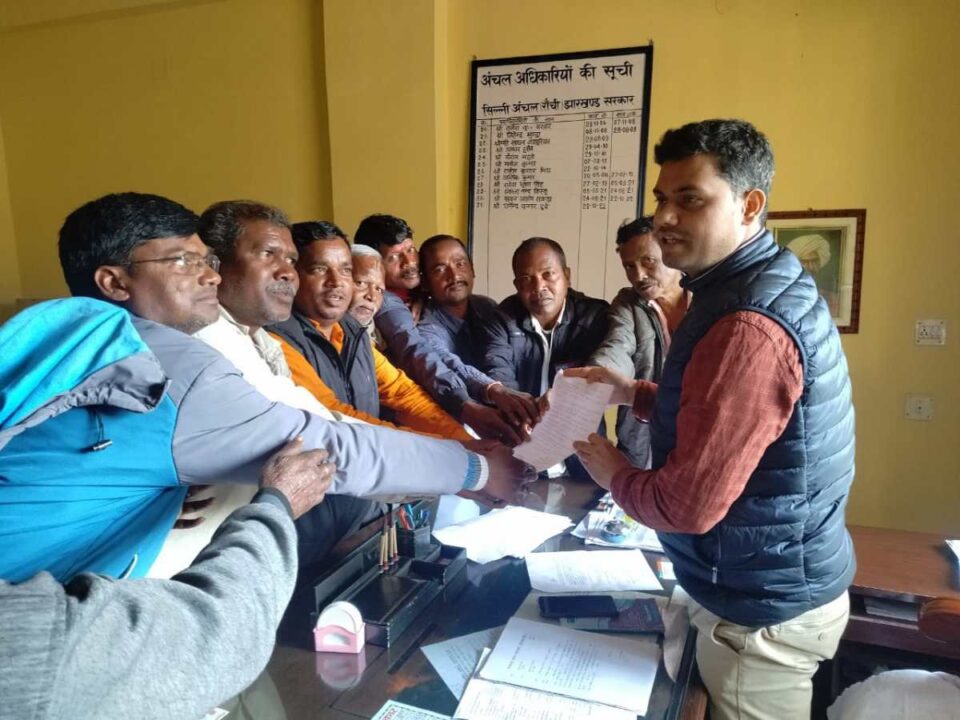 Ranchi : ग्राम प्रधान वासुदेव सिंह मुंडा का नेतृत्व में सात सूत्री मांगों को लेकर मुख्यमंत्री के नाम सिल्ली प्रखंड एवं अंचल को ज्ञापन सौंपा…