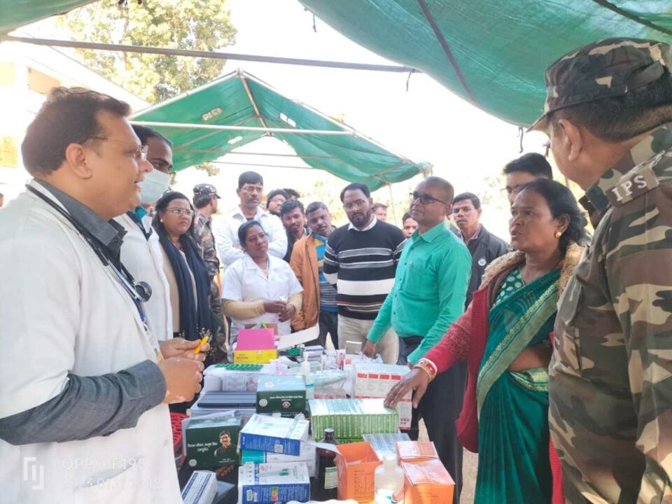 Saraikela : नक्सल प्रभावित क्षेत्र जाम्बरो गांव में खुला जन कल्याण केंद्र, स्थानीय ग्रामीणों में खुशी की लहर… | Vananchal 24TV Live