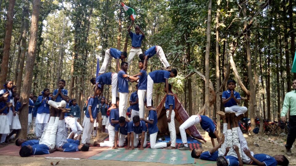 Saraikela : संत मेरीस विद्यालय गेतलसूद के द्धारा भूसूर वन मे स्काउट गाइडिंग पेन्टिंग क्विज प्रतियोगिता कार्यक्रम आयोजित किया, सफल छात्र छात्रो को पुरस्कृत भी किया गया…