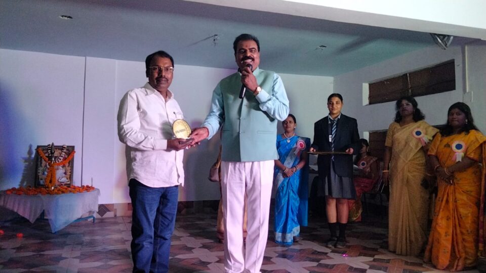 Saraikela : श्रीराम डिवाइन विद्यालय में वार्षिक उत्सव कार्यक्रम का समापन…