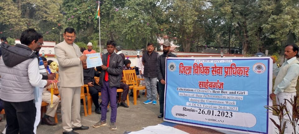 संविधान दिवस के अवसर पर जिले में बेहतर प्रदर्शन करने वाले छात्र छात्राओं को किया गया सम्मानित… – Vananchal 24TV Live – वनांचल 24TV लाइव