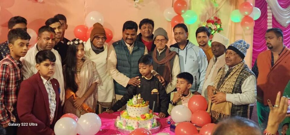 राजनंदिनी की 15 वीं जन्मदिन पर दादाजी श्री रामधनी सिंह और खिजरी विधायक राजेश कच्छप ने बेटी को दी आर्शीवाद…. – Vananchal 24TV Live – वनांचल 24TV लाइव