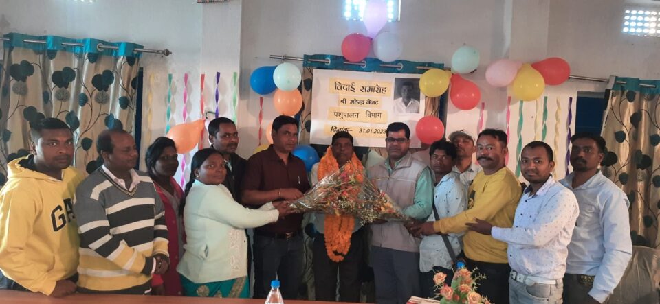 Ranchi :  टाटीसिलवे पंचायत मुख्यालय में सेवानिवृत्त पशुपालन विभाग के कम्पाउडर महेन्द्र केवट की विदाई समारोह…