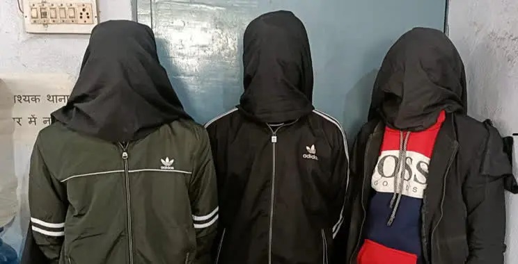 Hazaribagh : हजारीबाग पुलिस ने पत्रकार की दुकान पर गोलीबारी मामले का उद्भेदन, पुलिस ने मामले में तीन आरोपियों को पटना से गिरफ्तार कर जेल भेज दिया है….