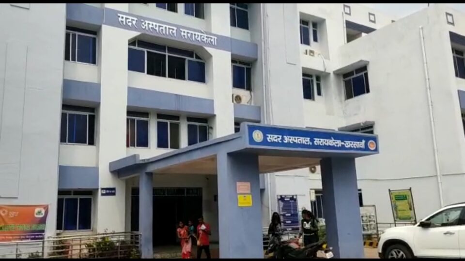 सदर अस्पताल के दूसरे तल्ले से कूदकर 55 वर्षीय इलाजरत अधेड़ मरीज ने दी जान, पुलिस मामले की छानबीन में जुटी… – Vananchal 24TV Live – वनांचल 24TV लाइव