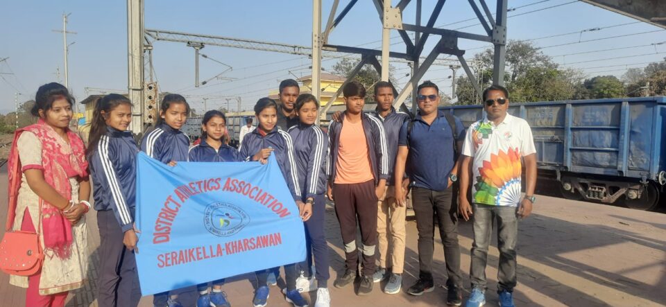 Saraikela : 18वें नेशनल अंतर जिला एथलेटिक्स चैंपियनशिप में भाग लेने के लिए 11 सदस्यीय एथलीटों की टीम हुई रवाना…