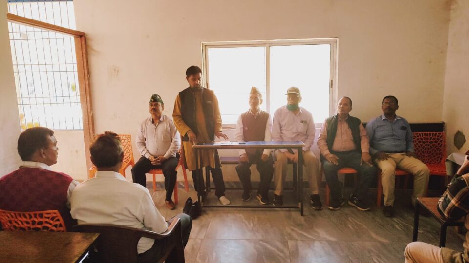 आरडीएस पब्लिक स्कुल बरगांवा के सभागार में पूर्व सैनिक संगठन की मासिक बैठक संपन्न,स्वास्थ्य व्यवस्था सुधार को लेकर पूर्व संसाद प्रतिनिधि मनोज कुमार सिंह से गुहार लगाई… – Vananchal 24TV Live – वनांचल 24TV लाइव