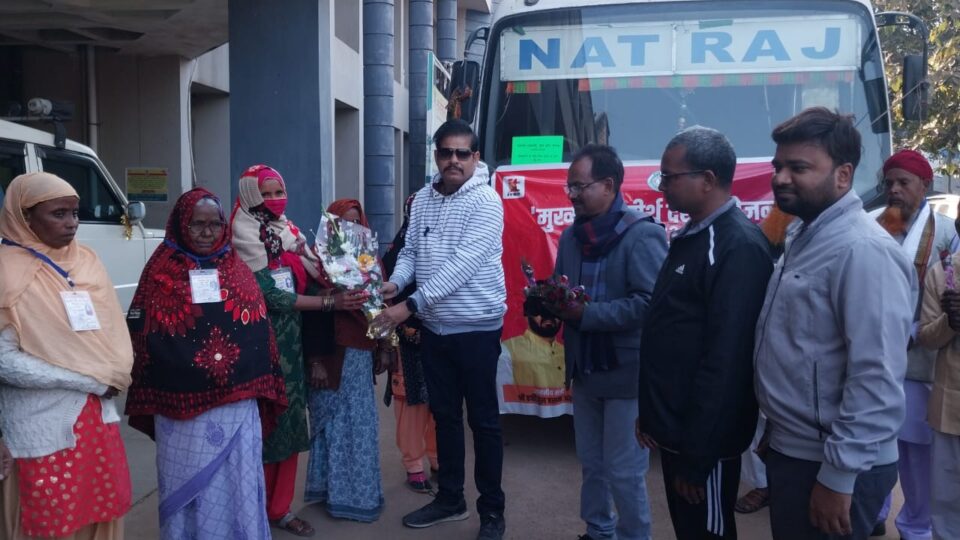 मुख्यमंत्री तीर्थ दर्शन योजना के तहत अल्पसंख्यक समुदाय के 25 तीर्थयात्री अजमेर शरीफ के लिए हुए रवाना… – Vananchal 24TV Live – वनांचल 24TV लाइव