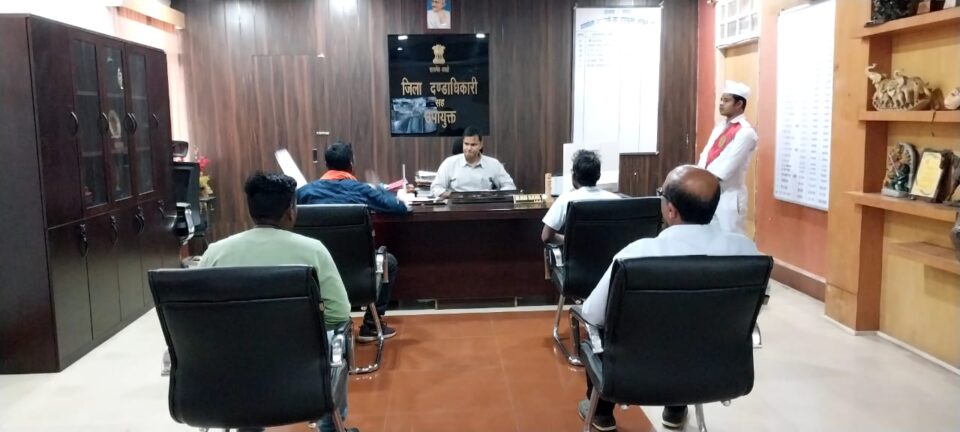 साप्ताहिक जनता दरबार कार्यक्रम में आए 80 फरियादियों से मिले उपायुक्त; त्वरित निष्पादन के दिए निर्देश… – Vananchal 24TV Live – वनांचल 24TV लाइव