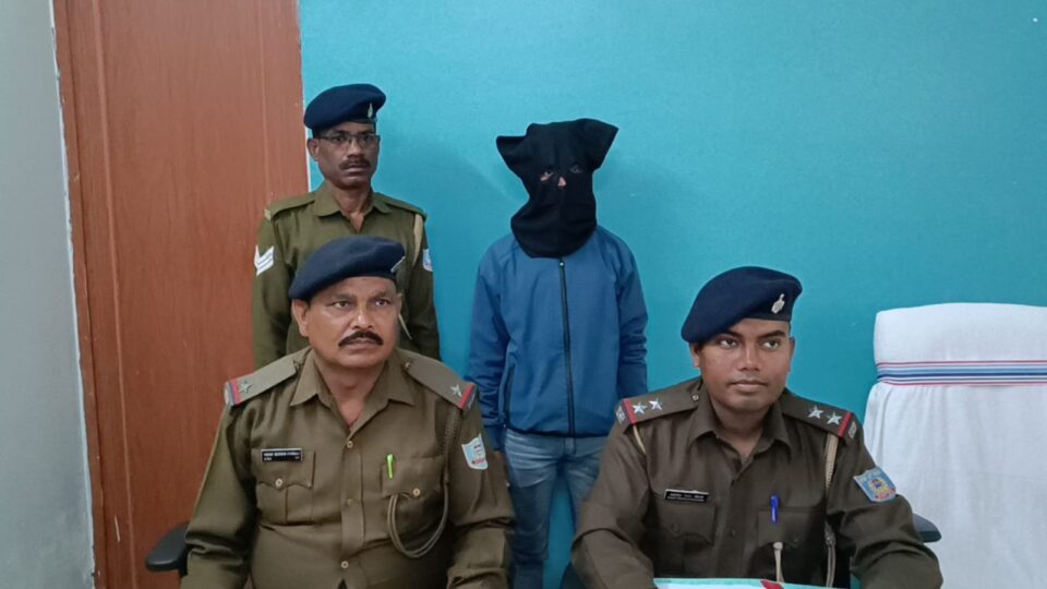 SARAIKELA NEWS : सीनी ओपी पुलिस ने नाबालिग लड़की के अपहरण का मामला 24 घंटे में सुलझाते हुए आरोपी बबलू अंसारी को गिरफ्तार कर भेजा जेल . . .