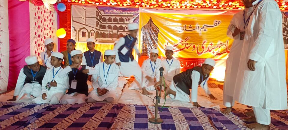 मदरसा इमदादुल इस्लाम में जलसा ए दस्तारबंदी का हुआ आयोजन . . . – Vananchal 24TV Live – वनांचल 24TV लाइव