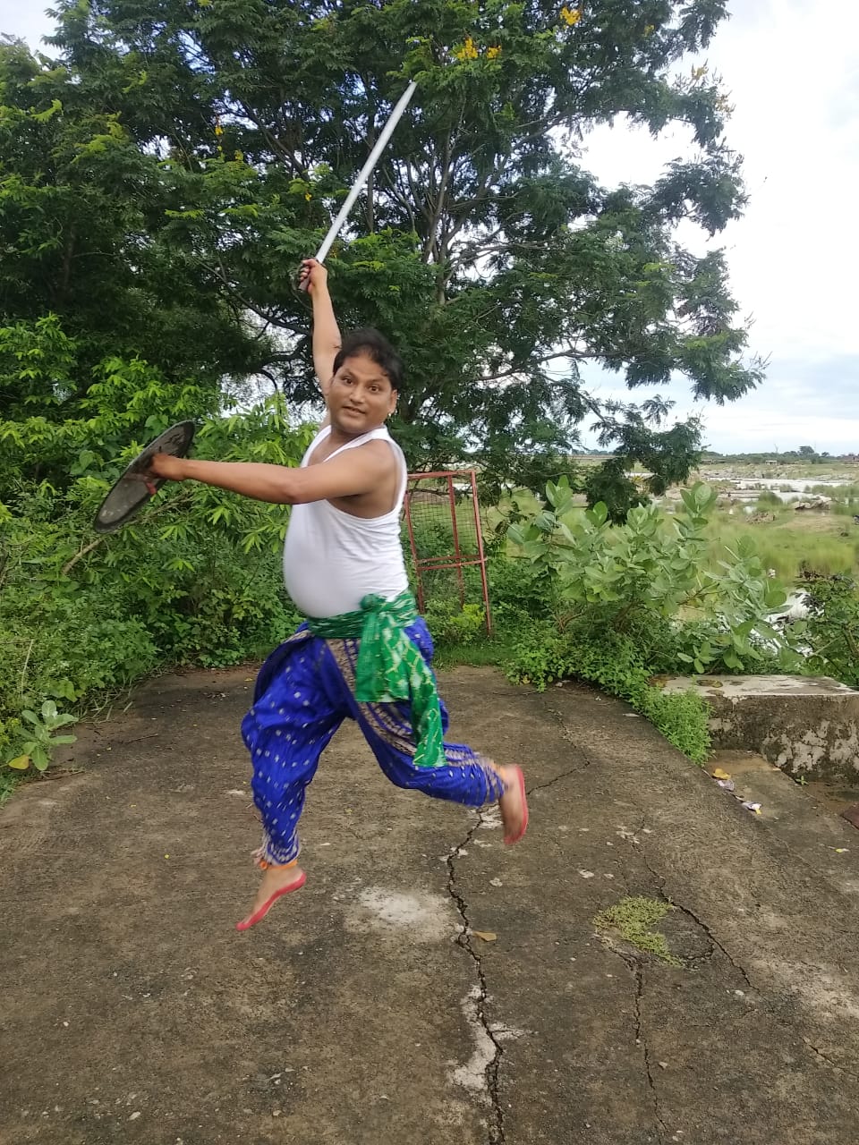 SARAIKELA NEWS : मॉडर्न छऊ के जनक कुंवर विजय प्रताप सिंहदेव के नाम इस चैत्र पर्व से एक नए अवार्ड की शुरुआत की जानी चाहिए: रजतेन्दु रथ . . .