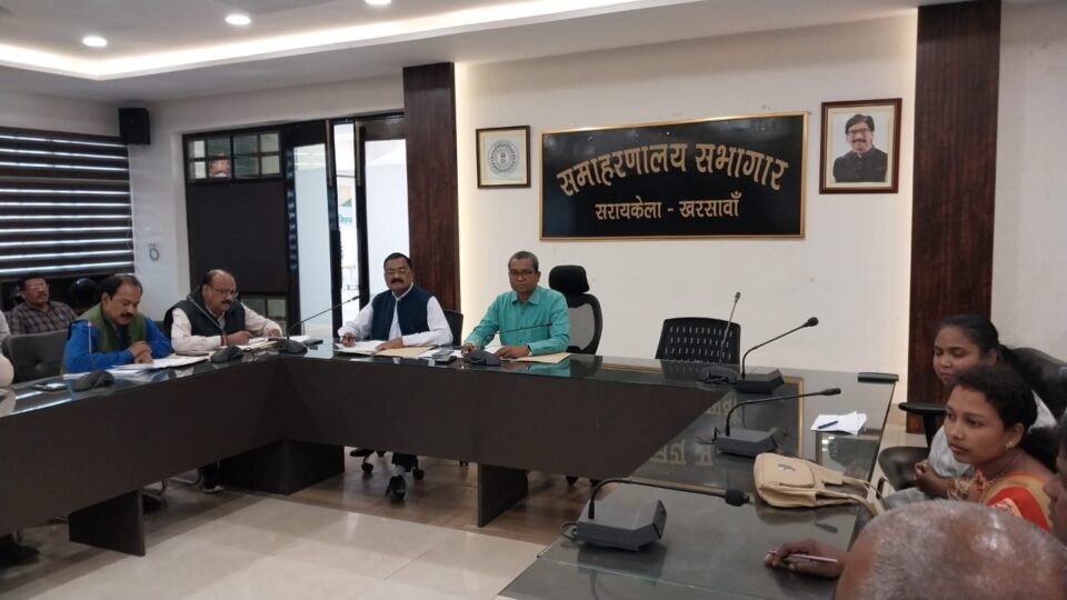 SARAIKELA NEWS : उप विकास आयुक्त ने की पीएमईजीपी एवं पीएमएफएमई योजनाओं के कार्य प्रगति की समीक्षा. . . 