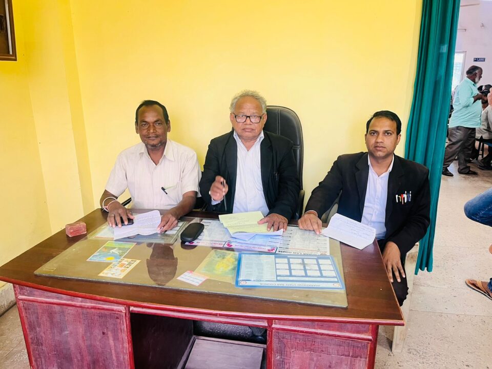 SARAIKELA NEWS : सरायकेला की भाषा, संस्कृति, परंपरा और पहचान है छऊ; इस के उत्थान के लिए छऊ के जानकार एवं बुद्धिजीवियों के साथ मिलकर कार्य करें प्रशासन: सरायकेला छऊ आर्टिस्ट एसोसिएशन . . .