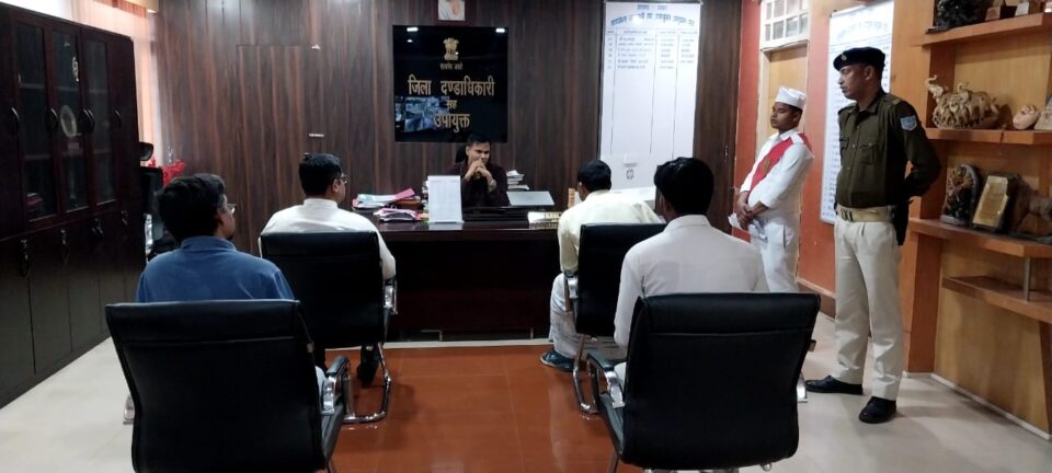 साप्ताहिक जनता दरबार कार्यक्रम में आए 60 फरियादियों से मिले उपायुक्त; निष्पादन के दिए निर्देश… – Vananchal 24TV Live – वनांचल 24TV लाइव