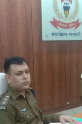Saraikela : सरायकेला के हेड क्वार्टर डीएसपी चंदन वत्स को मिला एसपी का प्रभार…