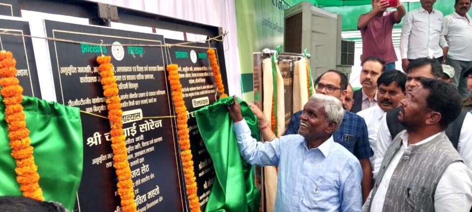जिला नियोजनालय सह मॉडल करियर सेंटर में आयोजित रोजगार मेला-2023 का मंत्री चंपाई सोरेन ने किया उद्घाटन; 2100 का हुआ रजिस्ट्रेशन; 1118 आवेदन हुए शॉर्टलिस्ट; 118 का नियुक्ति के लिए हुआ चयन . . . – Vananchal 24TV Live – वनांचल 24TV लाइव