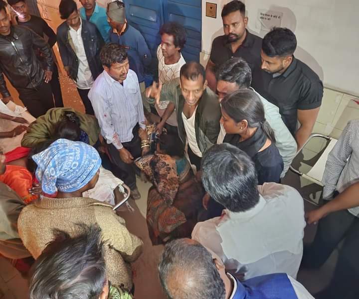 विधायक प्रतिनिधि हत्याकांड को लेकर सौंदा बस्ती में सड़क 10 घंटे जाम, आक्रोशित लोगों ने किया विरोध प्रदर्शन… – Vananchal 24TV Live – वनांचल 24TV लाइव