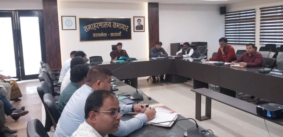 राजस्व संग्रहण को लेकर उपायुक्त ने की समीक्षा बैठक; निर्धारित लक्ष्य के विरुद्ध अब तक किए गए राजस्व संग्रहण का विभागवार समीक्षा कर शत प्रतिशत लक्ष्य पूर्ण करने के दिए निर्देश . . . – Vananchal 24TV Live – वनांचल 24TV लाइव