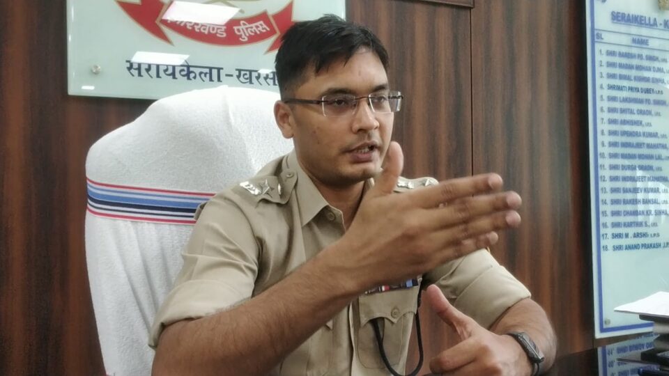 SARAIKELA NEWS :जिले में अफीम की खेती करने वालों पर कसी जाएगी नकेल: एसपी . . .