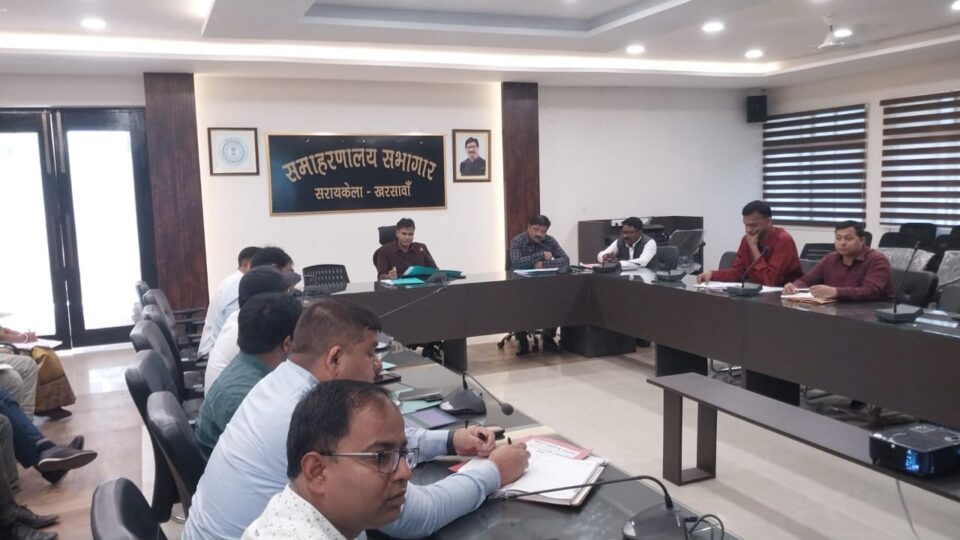 उपायुक्त की अध्यक्षता में अंचल कार्यालय अंतर्गत संचालित योजनाओं की हुई समीक्षा बैठक . . . – Vananchal 24TV Live – वनांचल 24TV लाइव