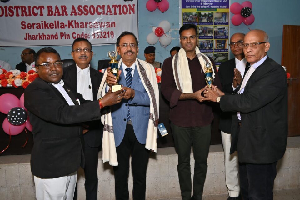 पुराने अनुमंडल कार्यालय के एक एकड़ जमीन पर बनेगा डिस्ट्रिक्ट बार बिल्डिंग, डिस्ट्रिक्ट बार एसोसिएशन ने पीडीजे और डीसी का किया अभिनंदन… – Vananchal 24TV Live – वनांचल 24TV लाइव