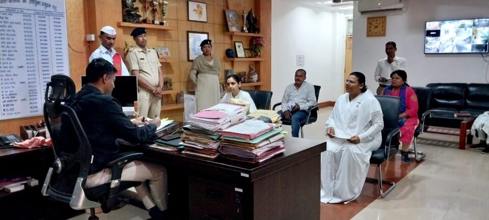 Saraikela : साप्ताहिक जनता दरबार मे जिले के विभिन्न क्षेत्र से आए 60 लोगो ने समस्याओं से उपायुक्त को कराया अवगत; त्वरित निष्पादन हेतु दिए निर्देश…