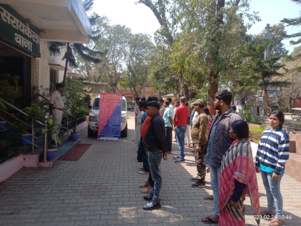 Saraikela : सड़क सुरक्षा को लेकर पुलिसकर्मियों को किया गया जागरुक…