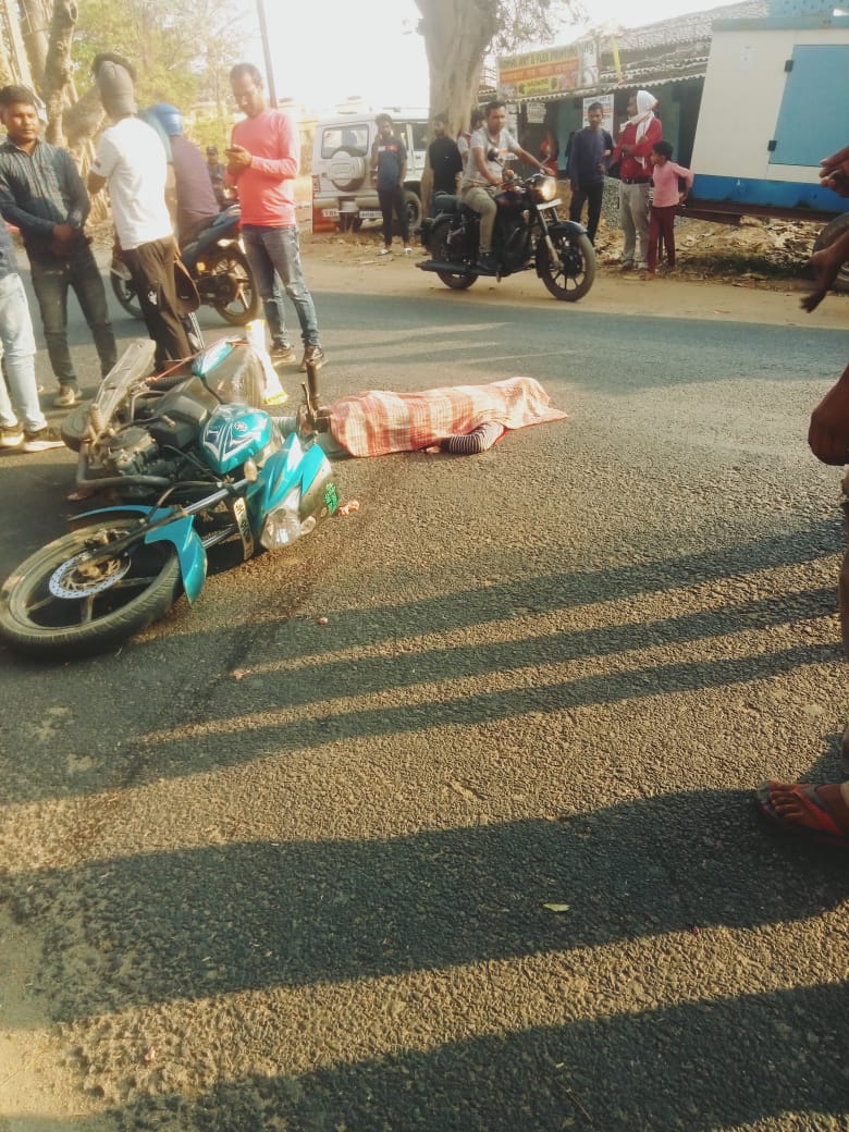 Ranchi बाईक अनियंत्रित होने से चालक की घटना स्थल पर मौत…