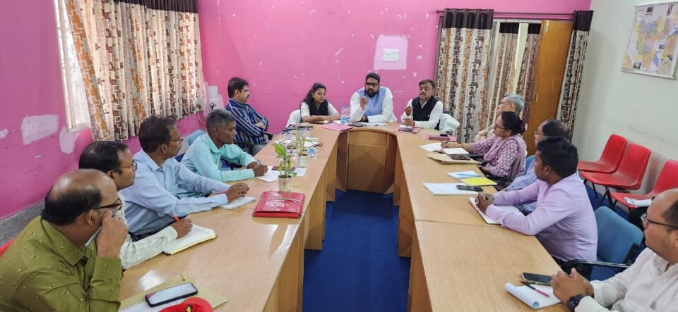 झारखण्ड राज्य बाल अधिकार संरक्षण आयोग झारखण्ड सरकार के सदस्यों द्वारा सरायकेला परिसदन में किया गया समीक्षा बैठक . . . – Vananchal 24TV Live – वनांचल 24TV लाइव