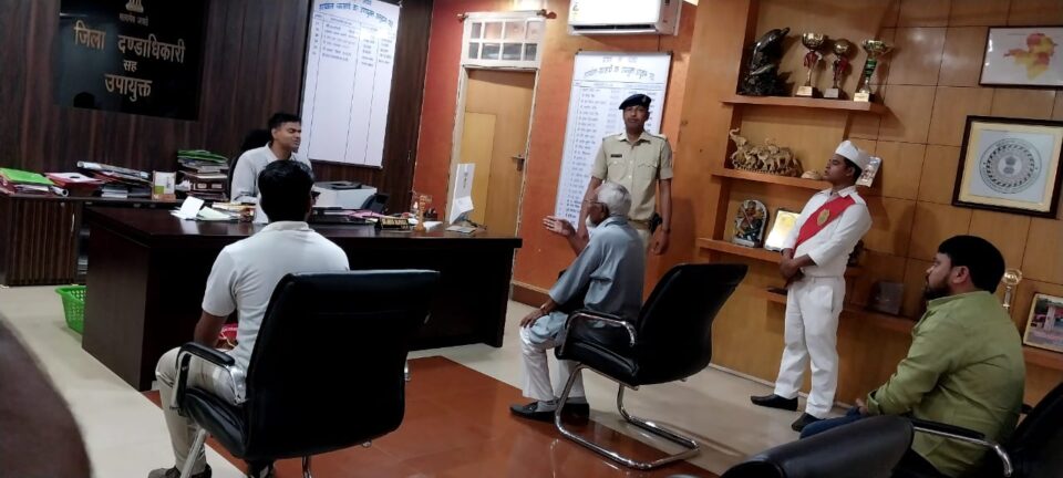 साप्ताहिक जनता दरबार में जिले के विभिन्न क्षेत्र से आए फरियादियों से मिले उपायुक्त; योजना संबंधित कई मामलों का ऑन द स्पॉट हुआ निष्पादन; अन्य मामलों के त्वरित निष्पादन के दिए निर्देश    . . . – Vananchal 24TV Live – वनांचल 24TV लाइव