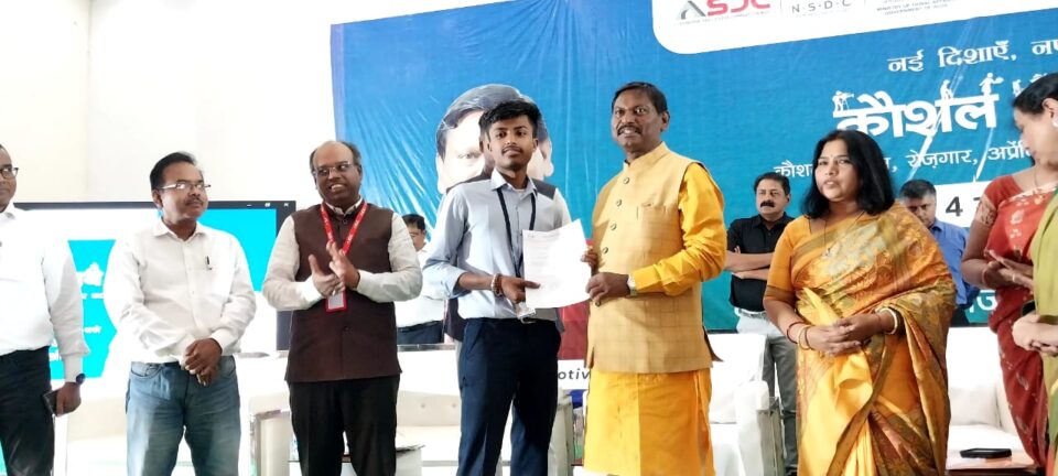 Seraikela जॉब फेयर कौशल महोत्सव में 5000 से अधिक युवाओं को मिला, अच्छी सैलरी के साथ जॉब ऑफर, केंद्रीय मंत्री अर्जुन मुंडा ने बांटे नियुक्ति पत्र… – Vananchal 24TV Live – वनांचल 24TV लाइव