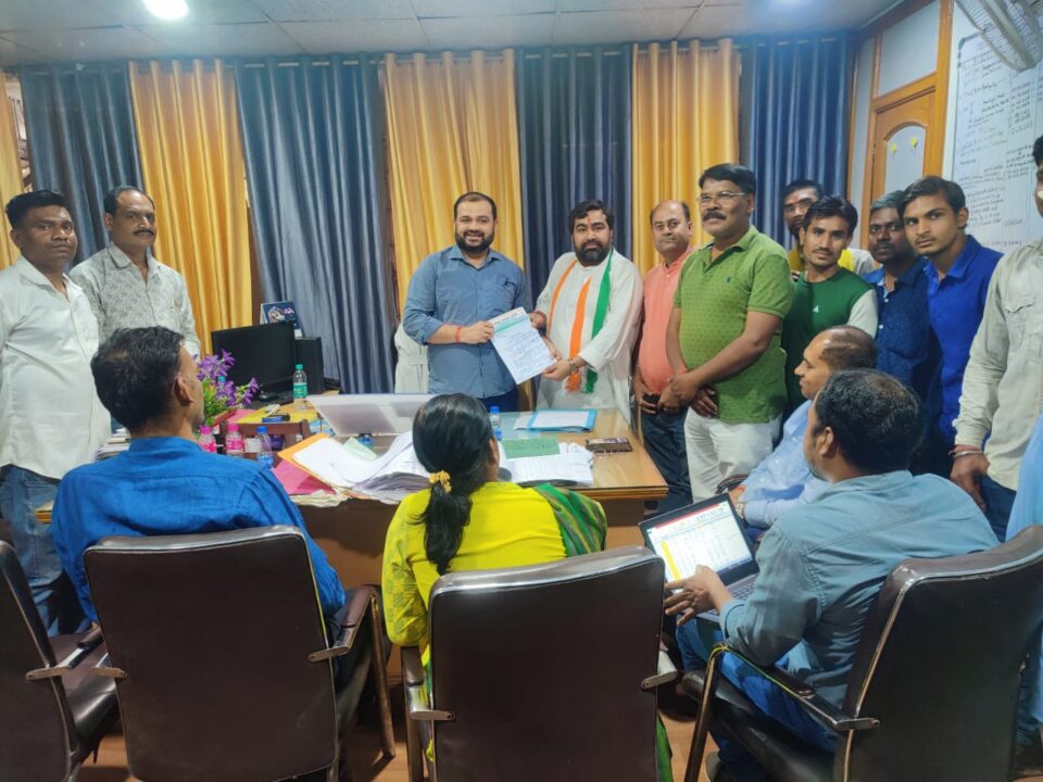 बस्ती वासियों के बिजली से जुड़े समस्याओं को लेकर कांग्रेस कार्यकारी जिलाध्यक्ष ने विद्युत विभाग के जीएम को सौंपा ज्ञापन . . . – Vananchal 24TV Live – वनांचल 24TV लाइव