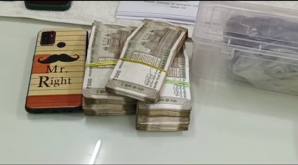 चौका पुलिस को 700 ग्राम अफीम, 2,49,000 नकद के साथ एक गिरफ्तार …