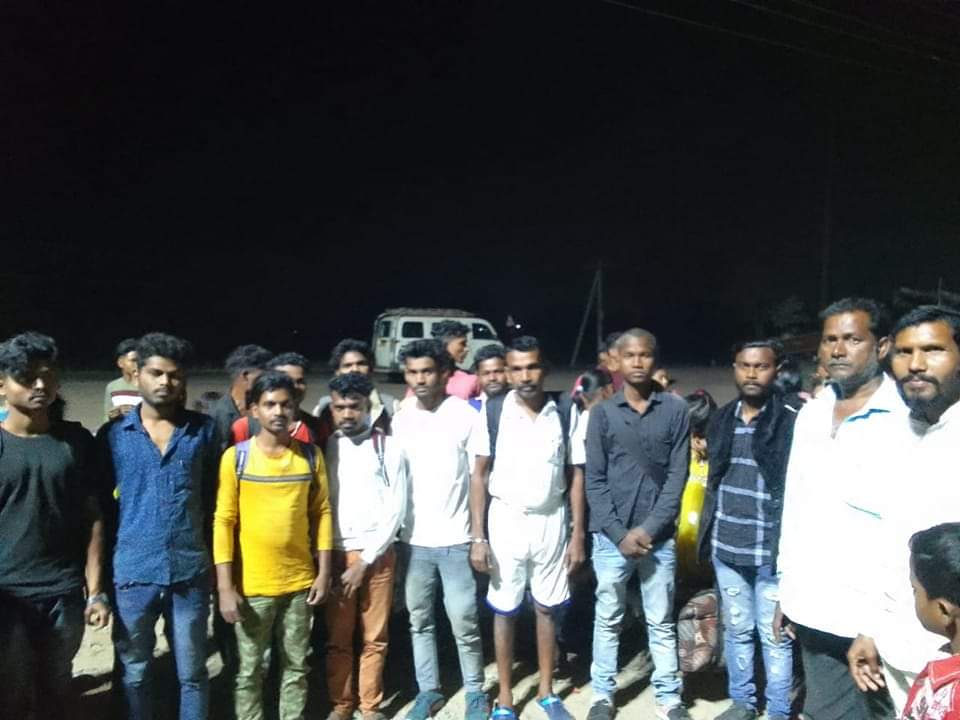 SARAIKELA NEWS : केंद्रीय मंत्री अर्जुन मुंडा के प्रयास से श्रीनगर में फंसे 16 मजदूर अपने घर वापस लौटे लौटे दुगनी . . .