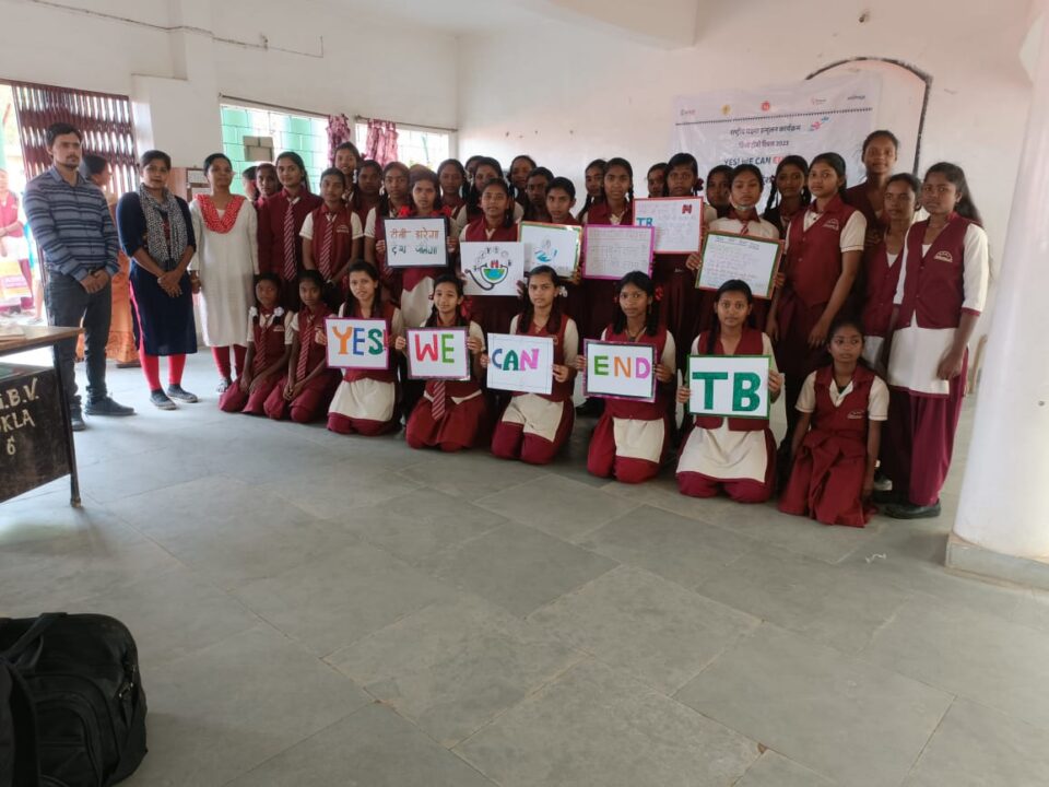 SARAIKELA NEWS :बच्चों और शिक्षको के बीच यक्ष्मा बीमारी के बचाव को लेकर चलाया गया जागरुकता अभियान। . . . – Vananchal 24TV Live – वनांचल 24TV लाइव