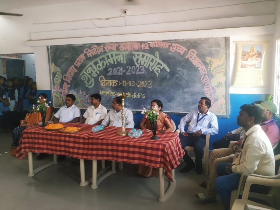 SARAIKELA NEWS : केभीपीएसडीएसएस बालिका उच्च विद्यालय के मैट्रिक परीक्षा में शामिल होने वाली छात्राओं के लिए किया गया शुभकामना समारोह का आयोजन. . .