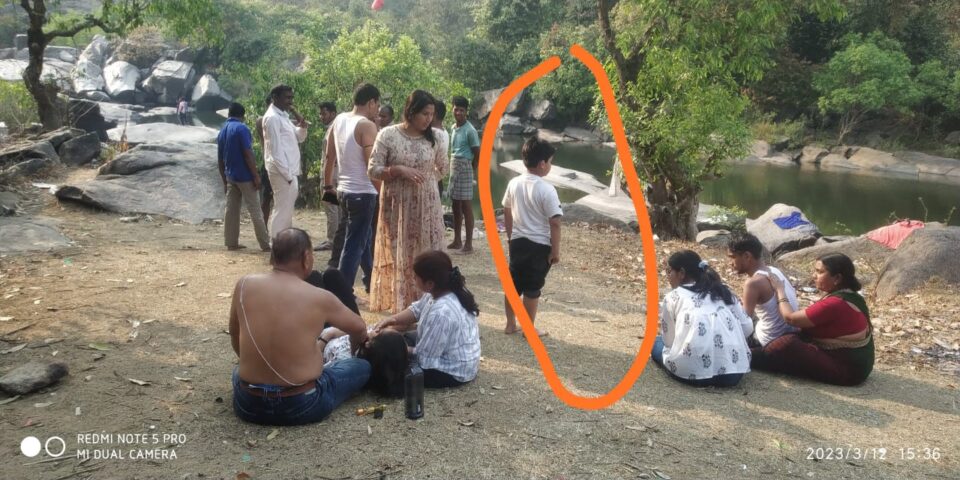 जाको राखे साइयां मार सके न कोई,  रांची के हुण्डरू फॉल से पुरा परिवार मौत के मुंह से बच निकला, – Vananchal 24TV Live – वनांचल 24TV लाइव
