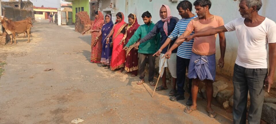 कसमार-पेटरवार मुख्य मार्ग से जरूवाटाँड़  मार्ग  का  घटिया सिमेंट ने निमार्ण की खोली पोल … – Vananchal 24TV Live – वनांचल 24TV लाइव