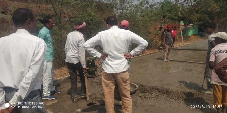 पीसीसी पथ की हो रही निम्न स्तरीय निर्माण की शिकायत गम्हरिया प्रखंड प्रभारी ने उपायुक्त से कर जांच की मांग की… – Vananchal 24TV Live – वनांचल 24TV लाइव