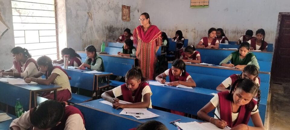 Saraikela : जिले में मैट्रिक और इंटर की परीक्षा में इंटर के 186 तथा मैट्रिक के 5 परीक्षार्थी रहे अनुपस्थित…