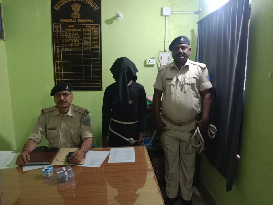 Chandil :  पिस्टल के मैगजीन और तीन जिंदा कारतूस के साथ दो आरोपियों को पुलिस ने किया गिरफ्तार…