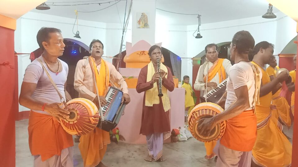 “जय राधे गोविंदो” के नाम से चल रहे दो दिवसीय अखंड हरिनाम संकीर्तन का आज जागरण रात्रि… – Vananchal 24TV Live – वनांचल 24TV लाइव