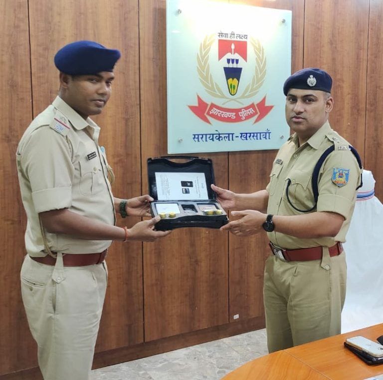 Saraikela : ड्रंक एंड ड्राइव मामले पर प्रभारी एसपी ने दिए सख्त निर्देश; थाना प्रभारियों को सौंपे ब्रेथ एनालाइजर…