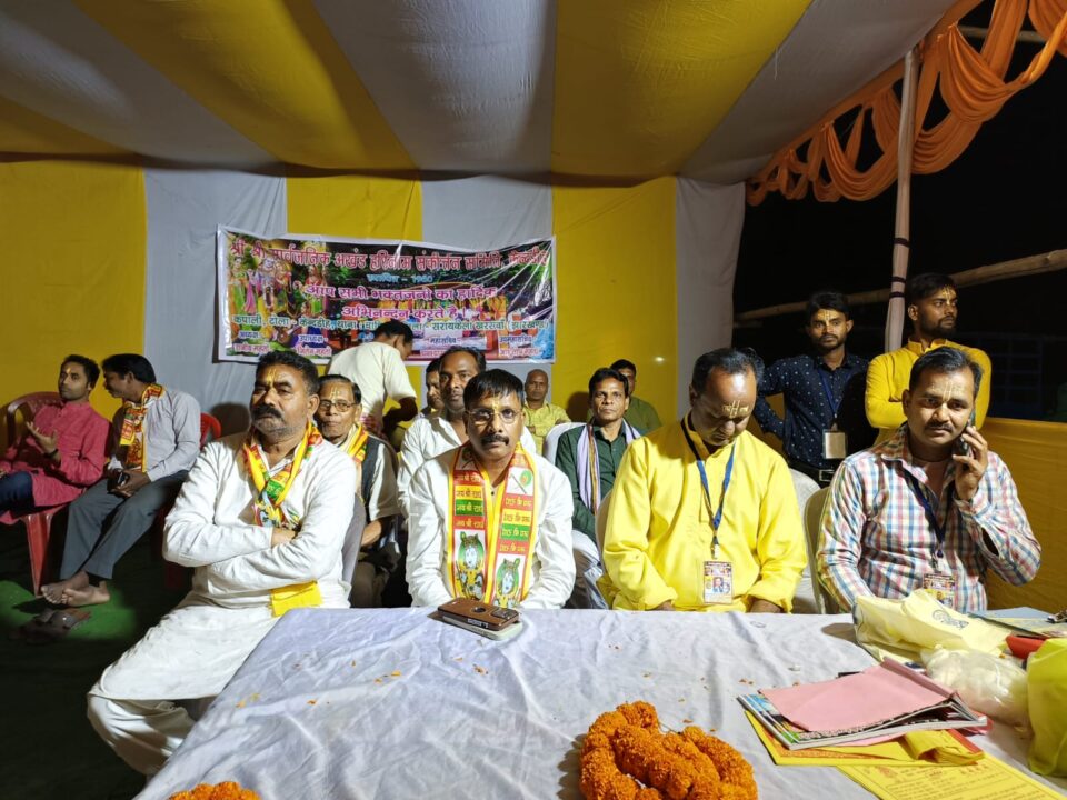 Chandil : दो दिवसीय श्री हरि नाम संकीर्तन के पावन अवसर पर श्रद्धालु भक्ति की भवसागर में गोते लगाते आए नजर…