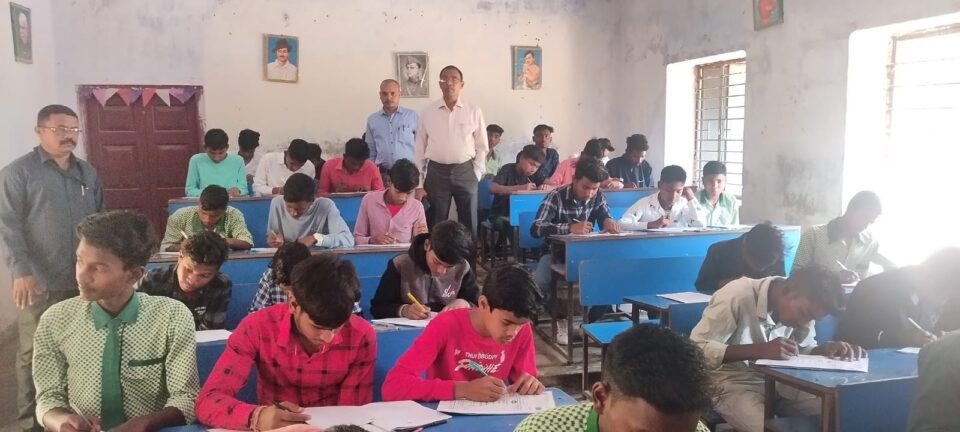 Saraikela : मैट्रिक की परीक्षा में 12934 परीक्षार्थी हुए शामिल…