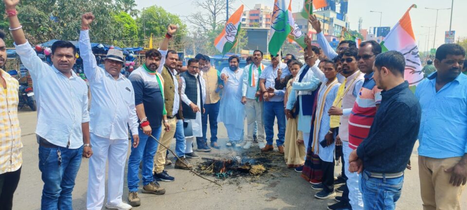 जिला कांग्रेस कमेटी ने गृह मंत्री का किया पुतला दहन… – Vananchal 24TV Live – वनांचल 24TV लाइव