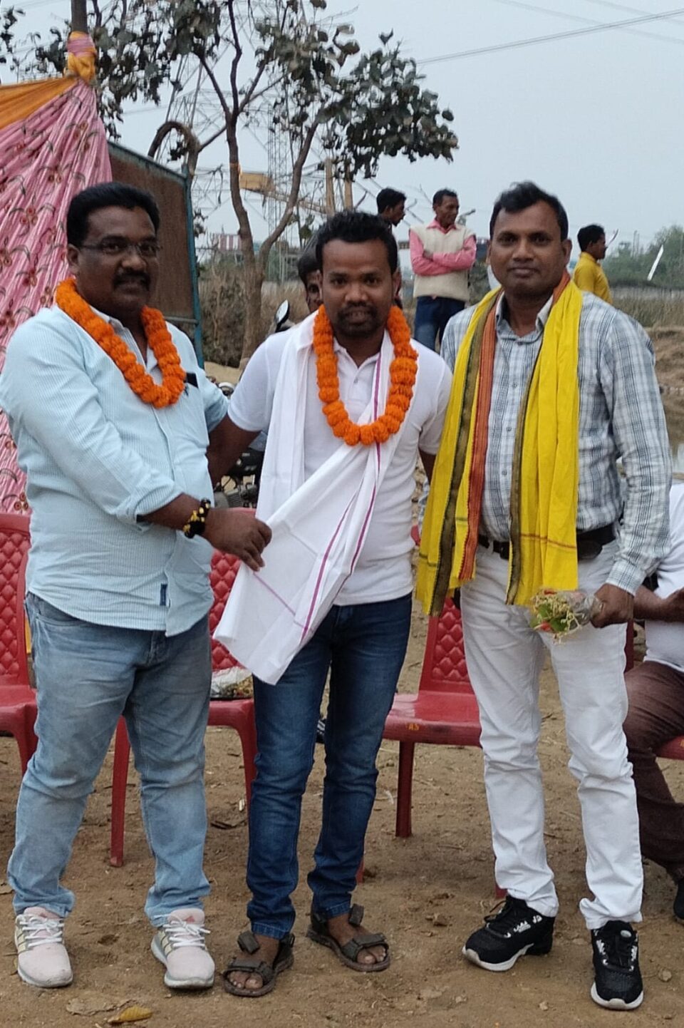 Saraikela : सरहुल पूजा में शामिल हुए जिप सदस्य शंभू मंडल, कहा धार्मिक संस्कार और संस्कृति ही हमारी असली पूंजी, इसका संरक्षण है जरूरी…