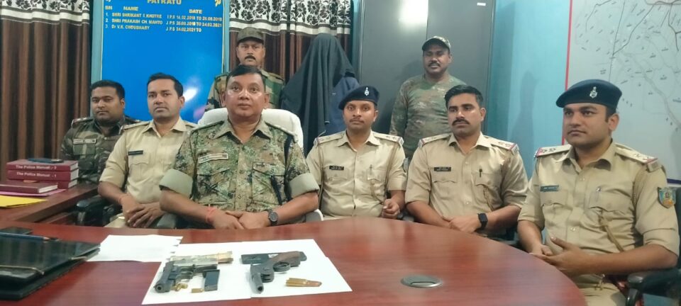 रंगदारी मामले में पांडेय गिरोह का सक्रिय सदस्य गिरफ्तार, दो पिस्तौल 6 जिंदा कारतूस बरामद, भेजा गया जेल… – Vananchal 24TV Live – वनांचल 24TV लाइव